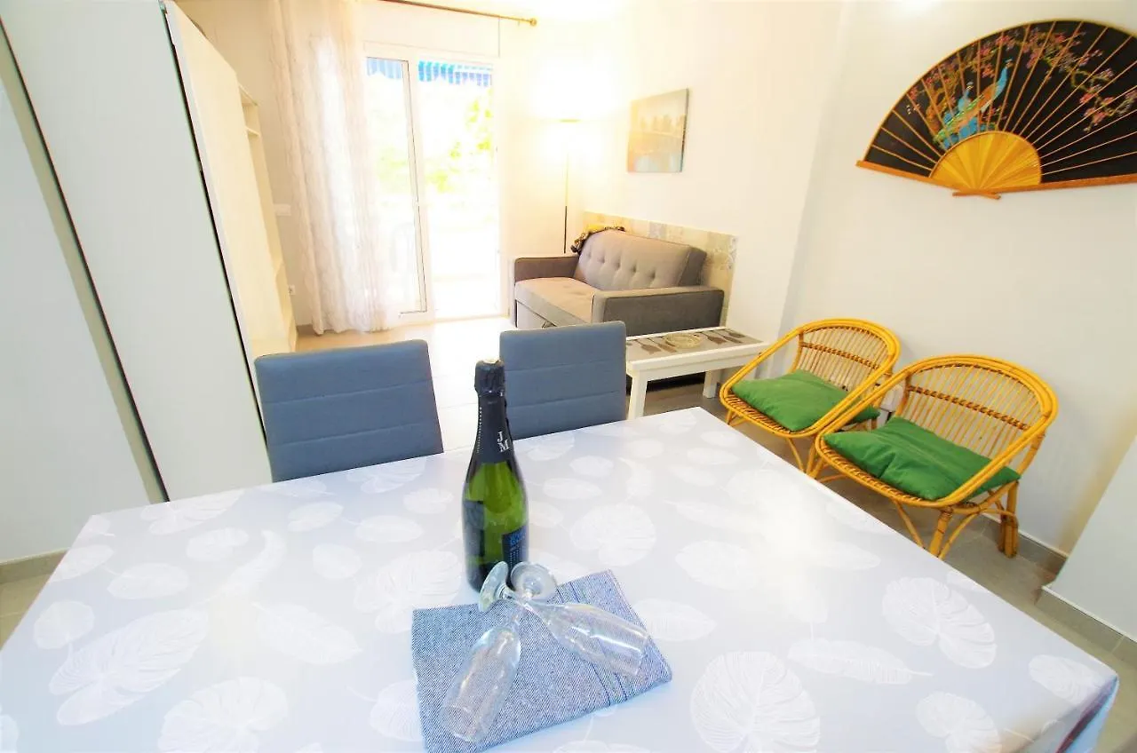 Apartament V&V Lloret- Apartamento Blanc Precioso Apartamento Con Piscina Comunitaria Y Aire Acondicionado Lloret de Mar