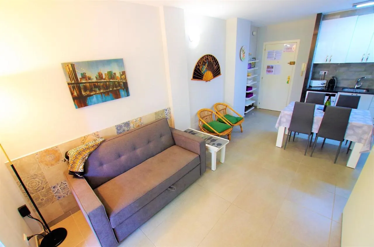 V&V Lloret- Apartamento Blanc Precioso Apartamento Con Piscina Comunitaria Y Aire Acondicionado Lloret de Mar