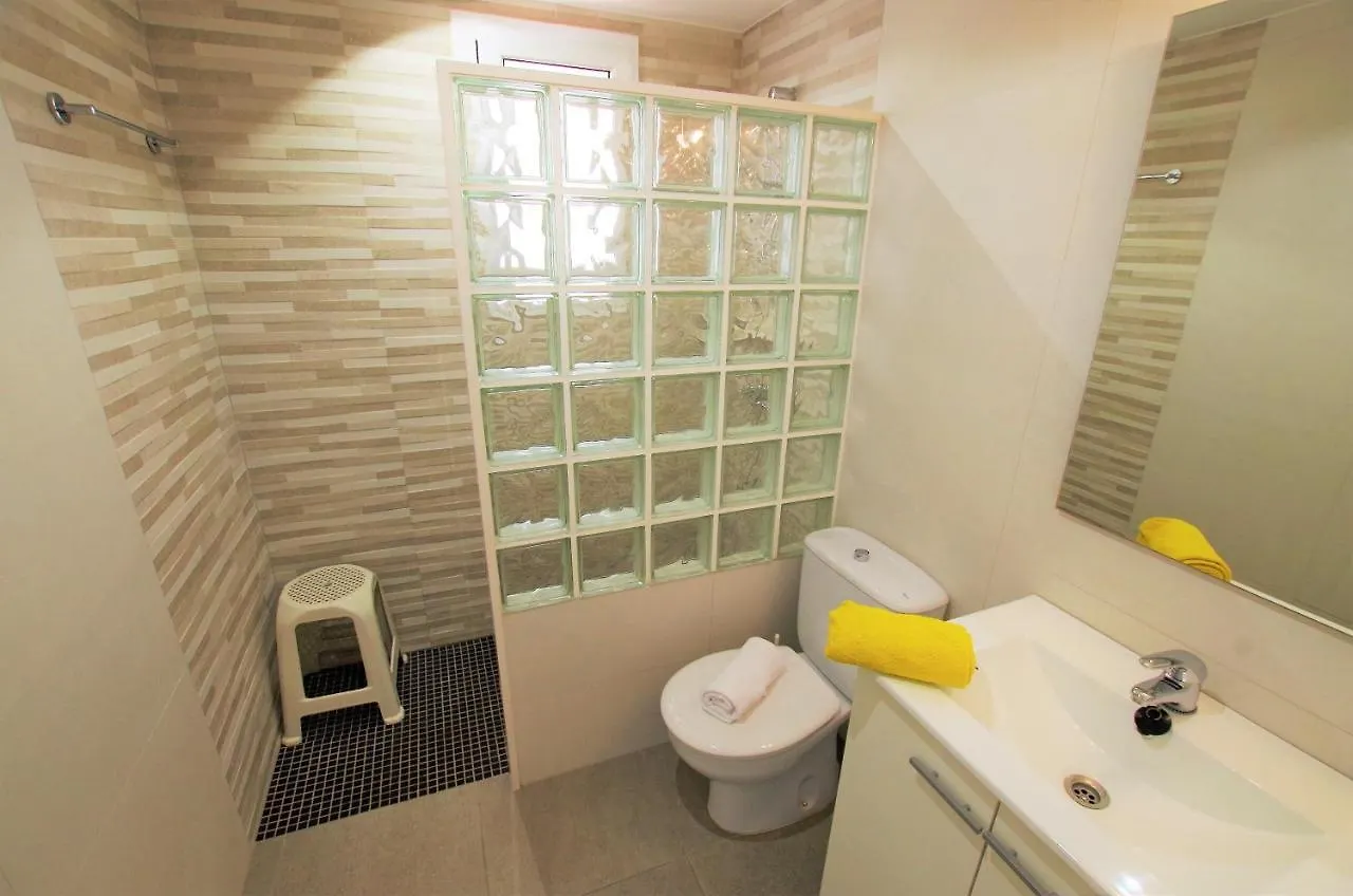 V&V Lloret- Apartamento Blanc Precioso Apartamento Con Piscina Comunitaria Y Aire Acondicionado Lloret de Mar