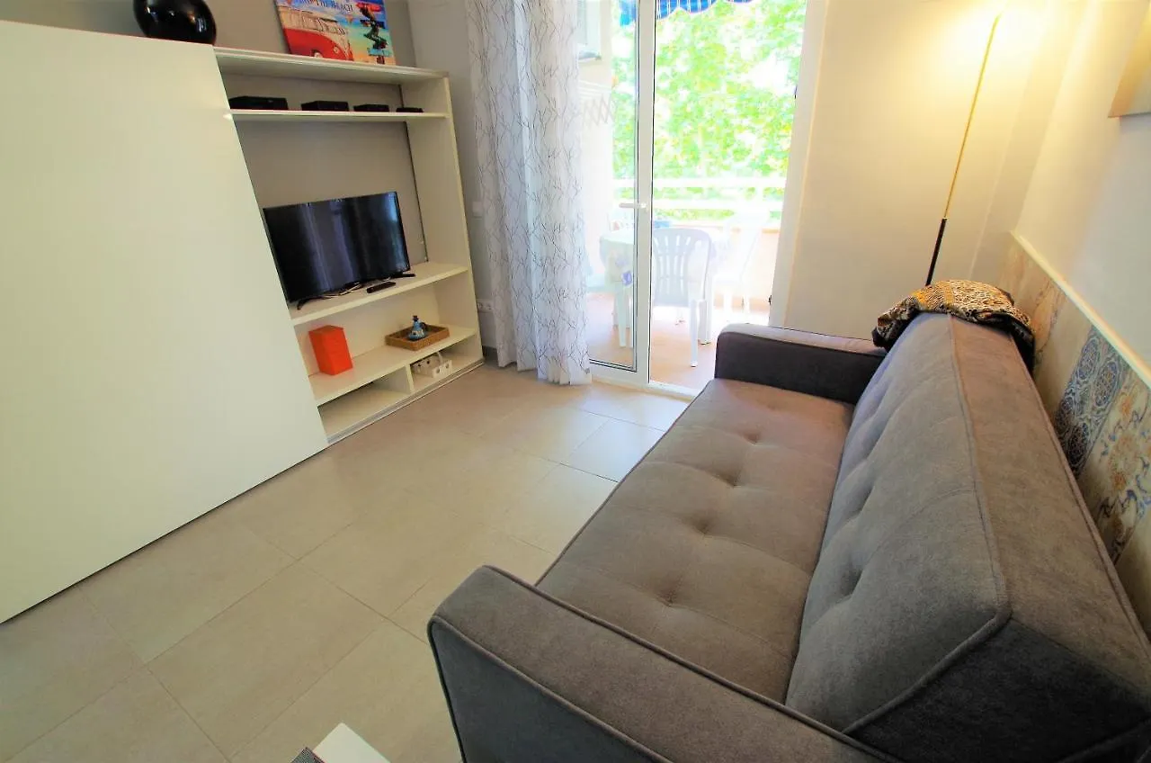 Apartament V&V Lloret- Apartamento Blanc Precioso Apartamento Con Piscina Comunitaria Y Aire Acondicionado Lloret de Mar